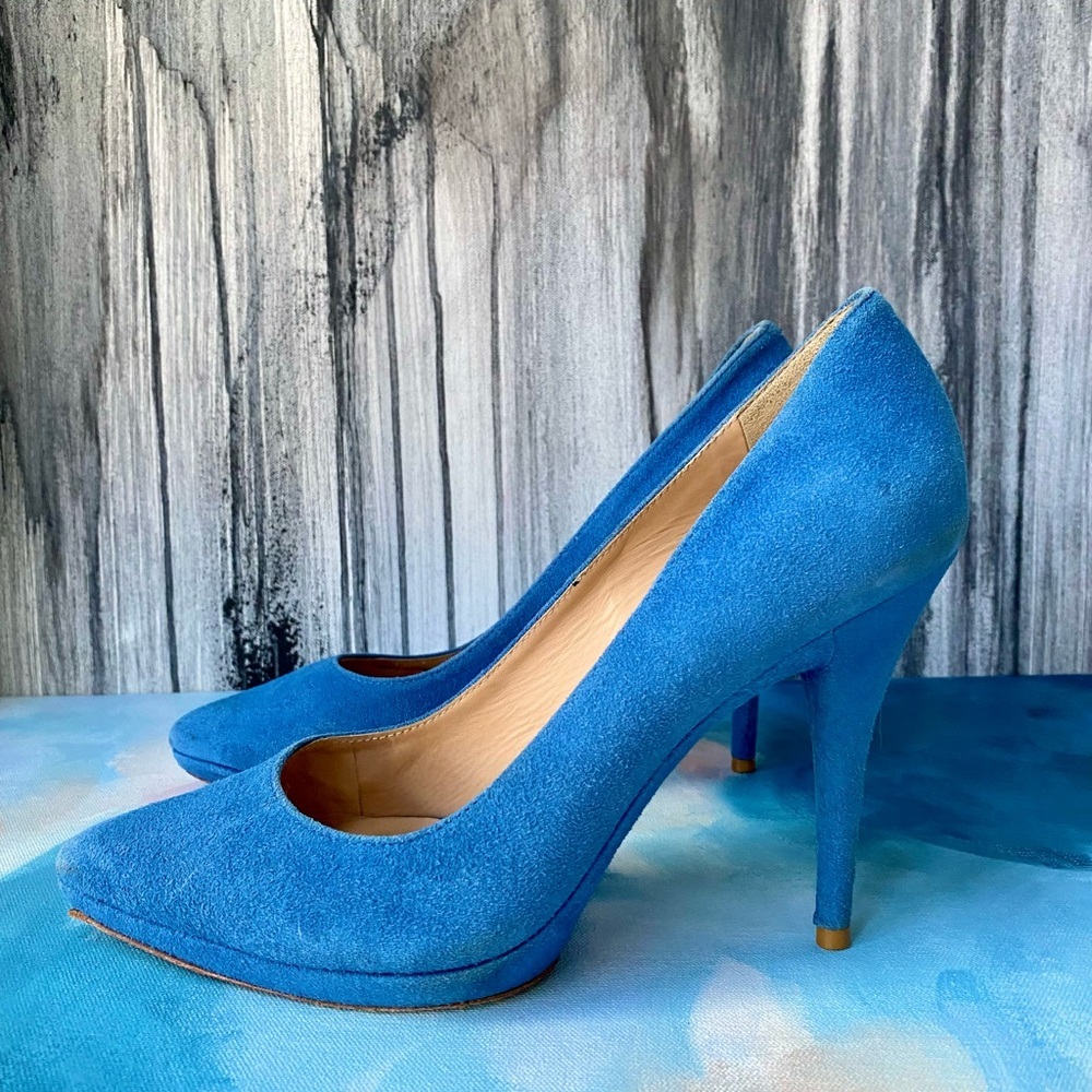 Pour La Victoire Vibrant Blue Suede Heels